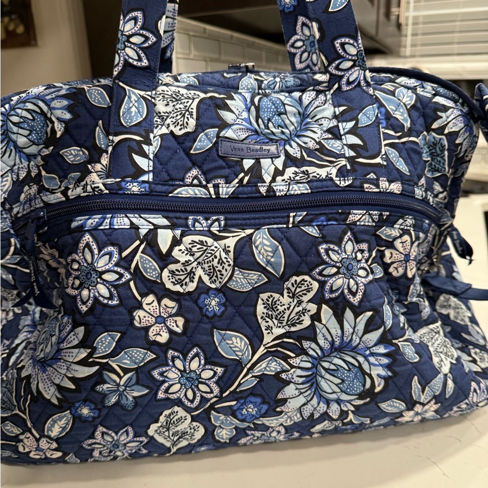 Vera Bradley Weekender travel bag size large - Picture 3 of 8